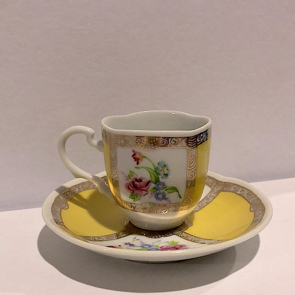 💛VINTAGE AVON CUP & SAUCER💛 - Picture 1 of 6